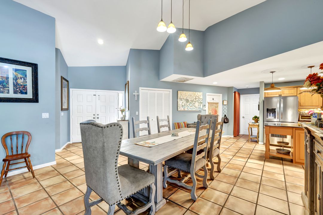 350 Henley Dr, Naples, FL 34104