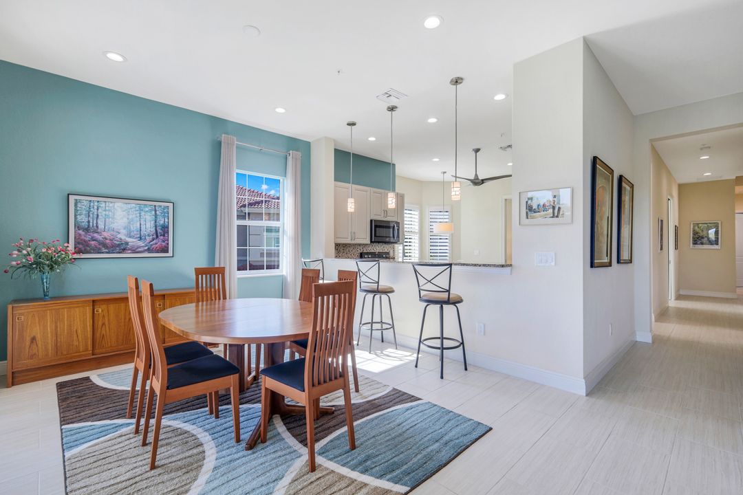 608 El Camino Real  #202, Naples, FL 34119