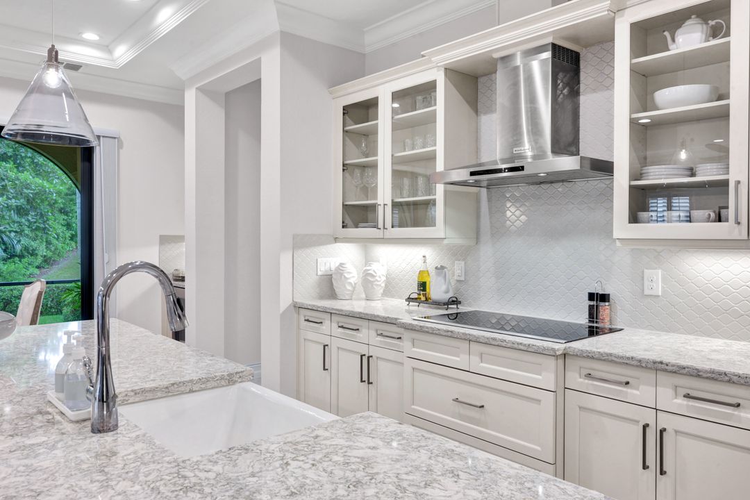 2534 Windward Ct #15-101, Naples, FL 34112