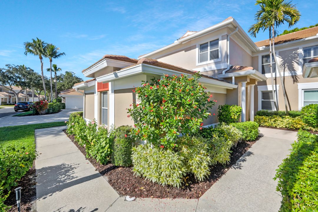 905 Carrick Bend Cir #201, Naples, FL 34110