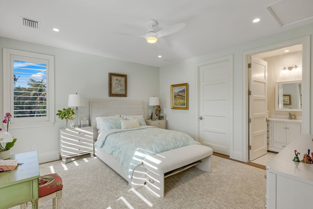 380 18th Ave S, Naples, FL 34102