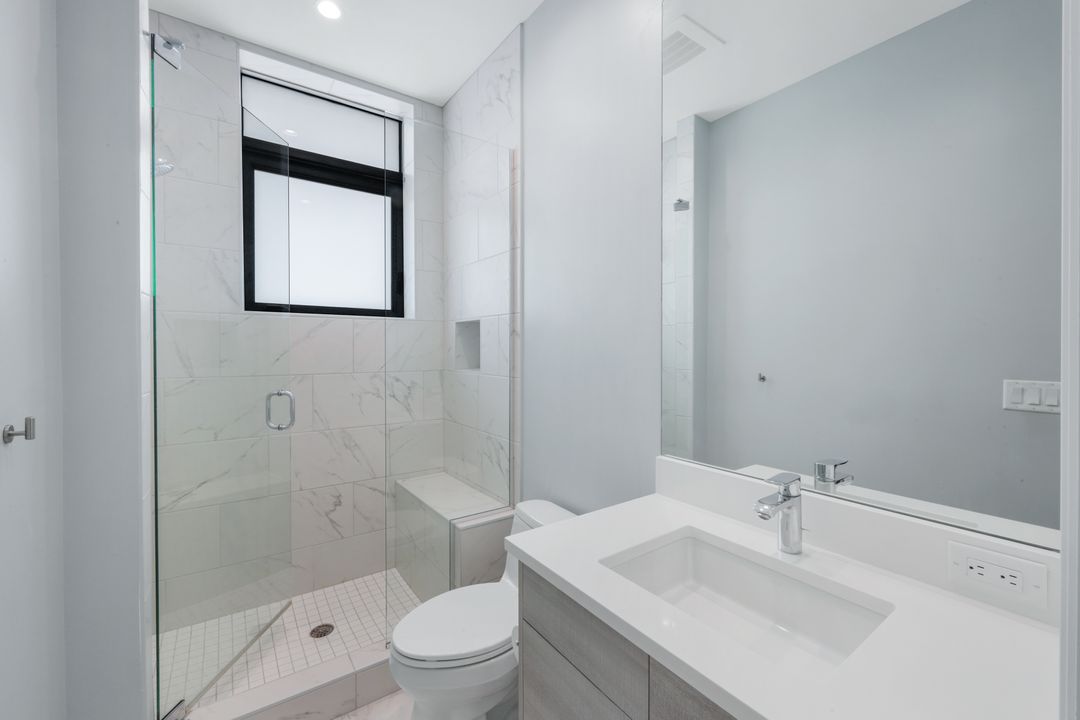 875 6th Ave S #303, Naples, FL 34102