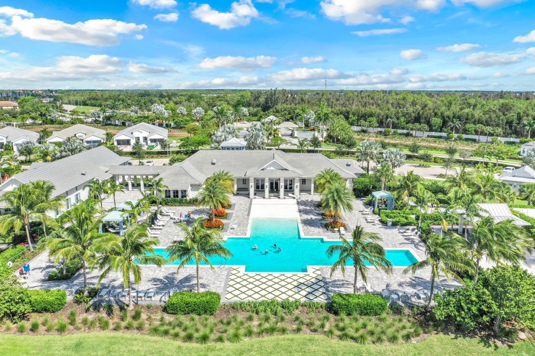 8959 Redonda Dr, Naples, FL 34114