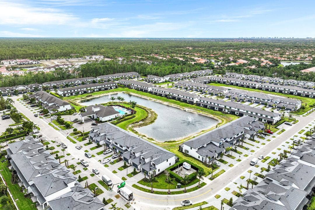 7473 Rockefeller Dr, Naples, FL 34119