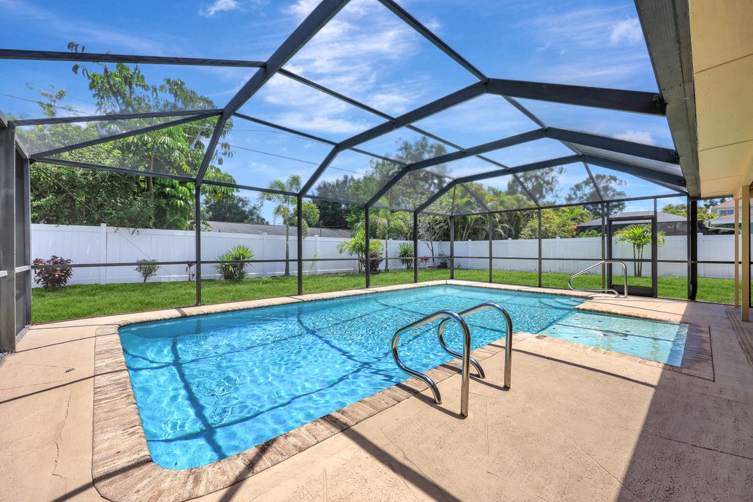 124 Flame Vine Dr, Naples, FL 34110