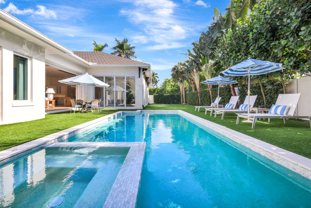 680 Wedge Dr, Naples, FL 34103