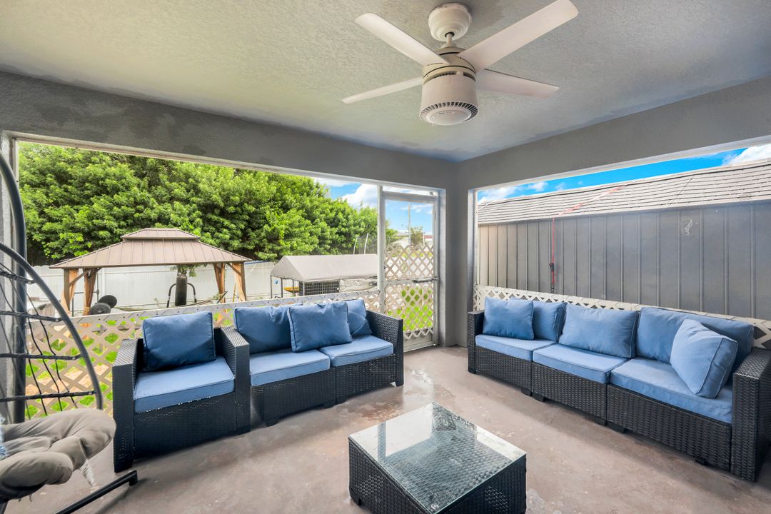 438 Willowbrook Dr, Lehigh Acres, FL 33972