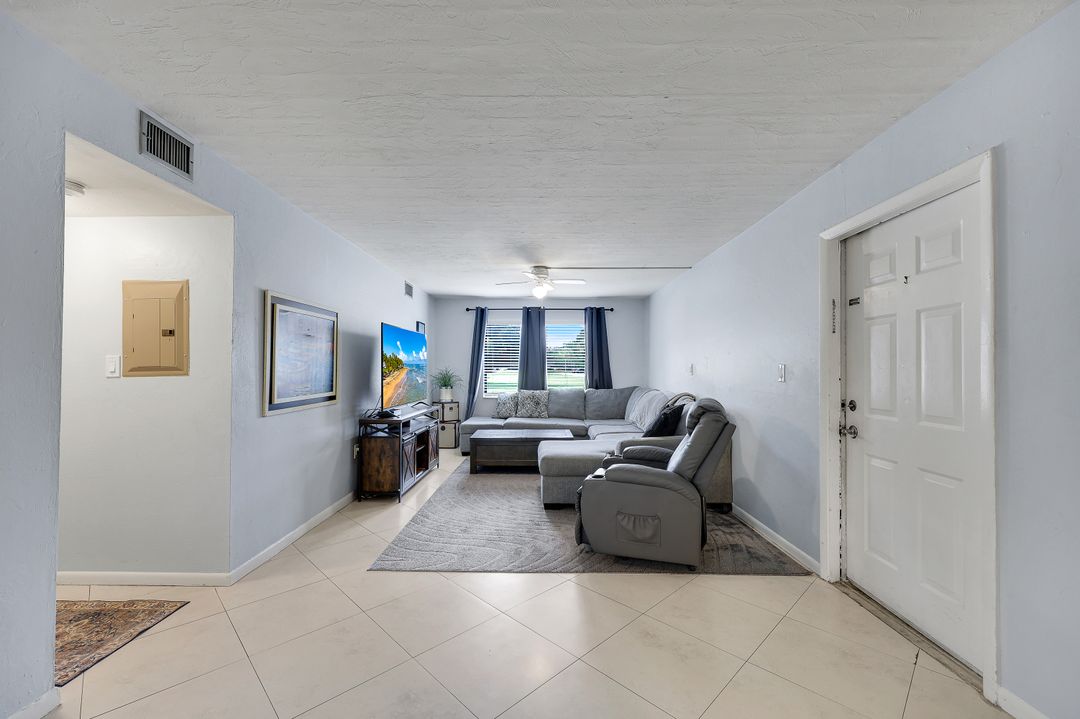 1400 Green Valley Cir #1002, Naples, FL 34104