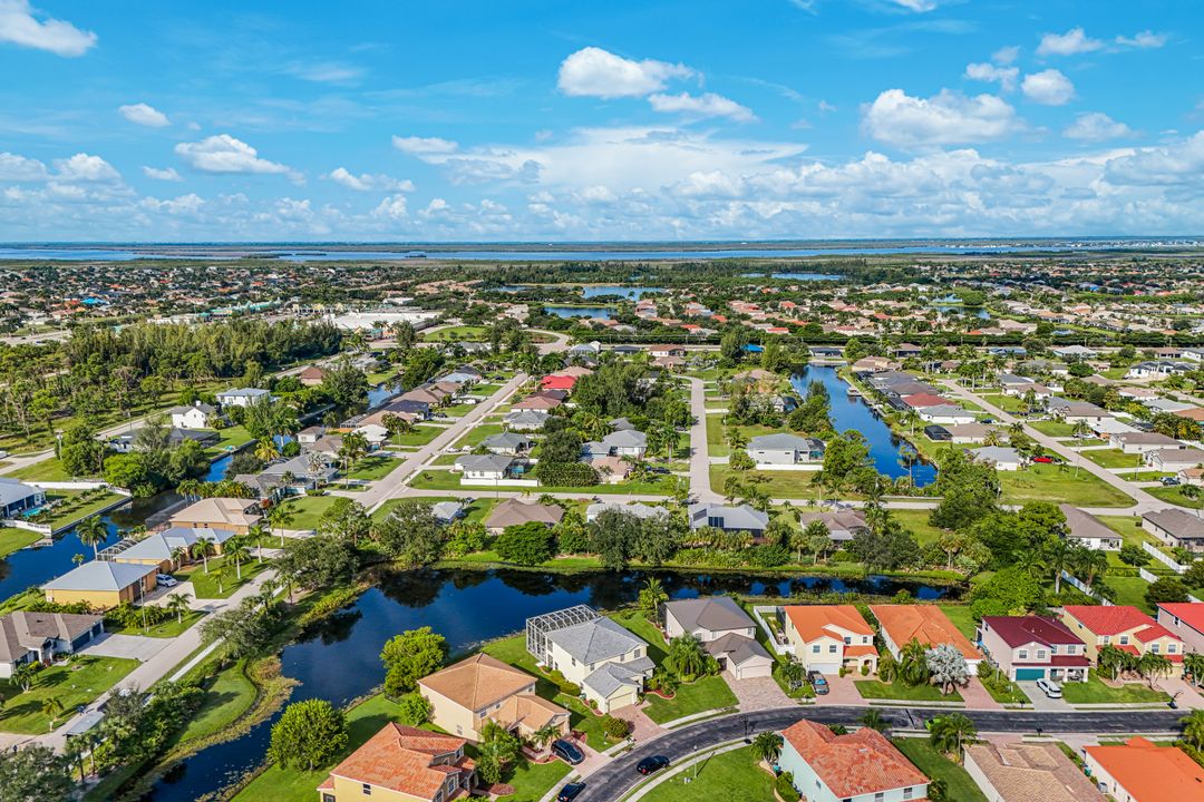 2210 Cape Heather Cir, Cape Coral, FL 33991