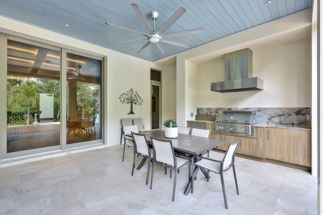 355 7th Ave S, Naples, FL 34102