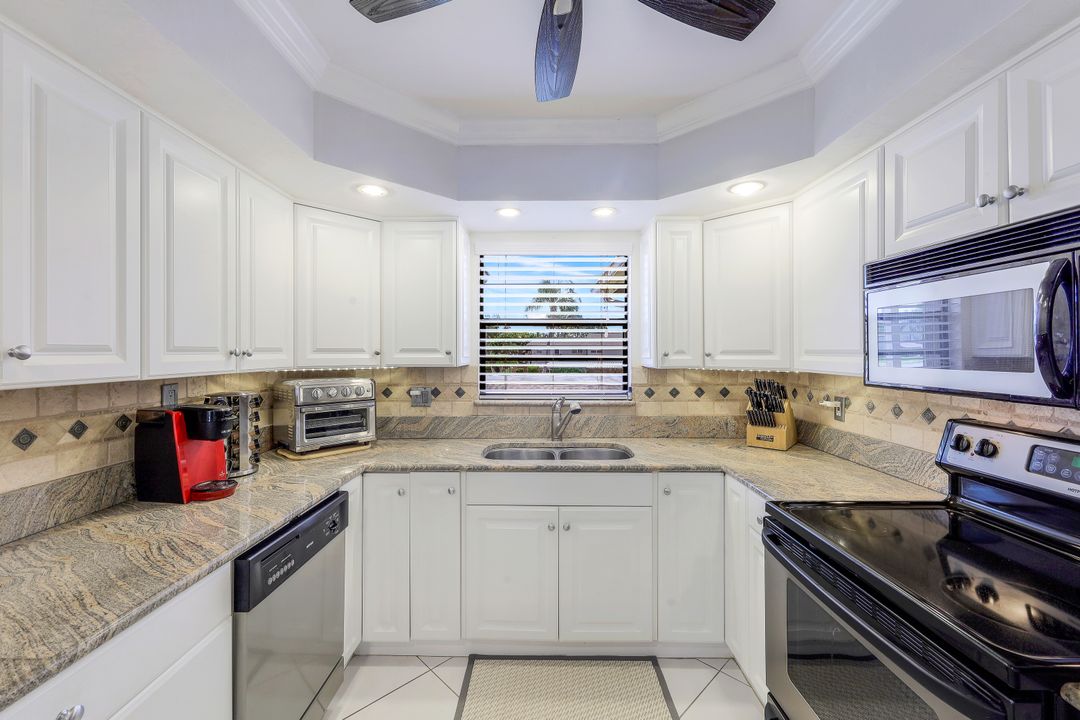 195 Cypress Way E #9, Naples, FL 34110