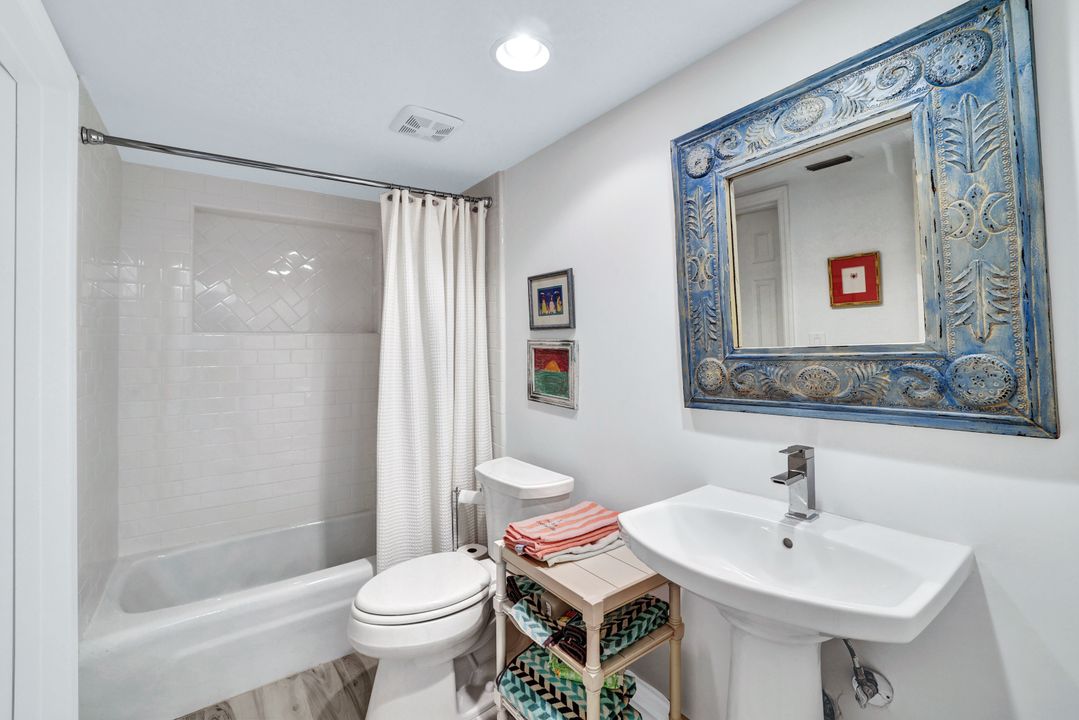 735 Old Trail Dr, Naples, FL 34103