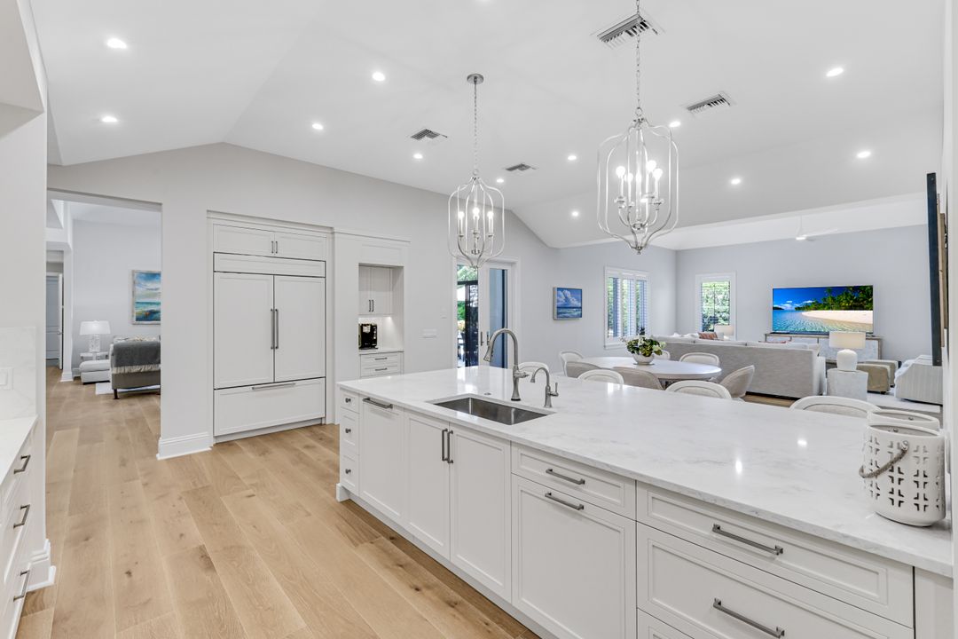 641 Pine Ct, Naples, FL 34102