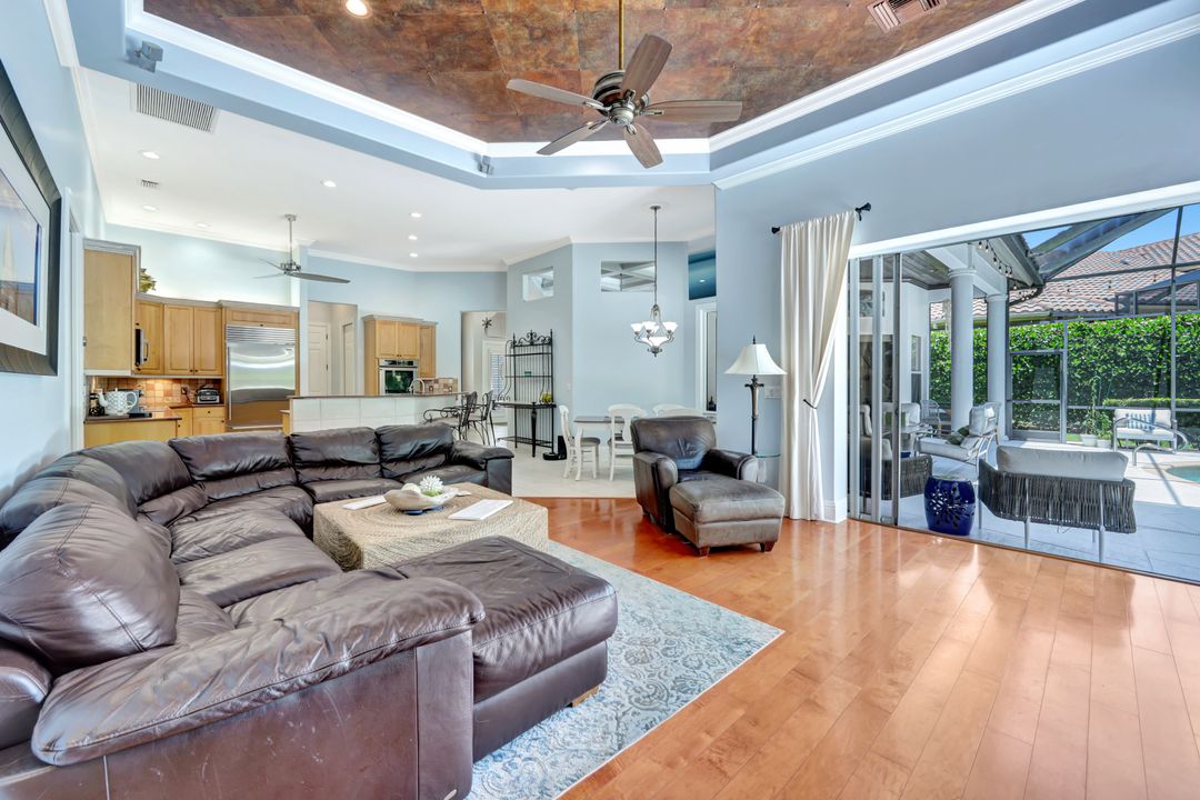 9833 Clear Lake Cir, Naples, FL 34109