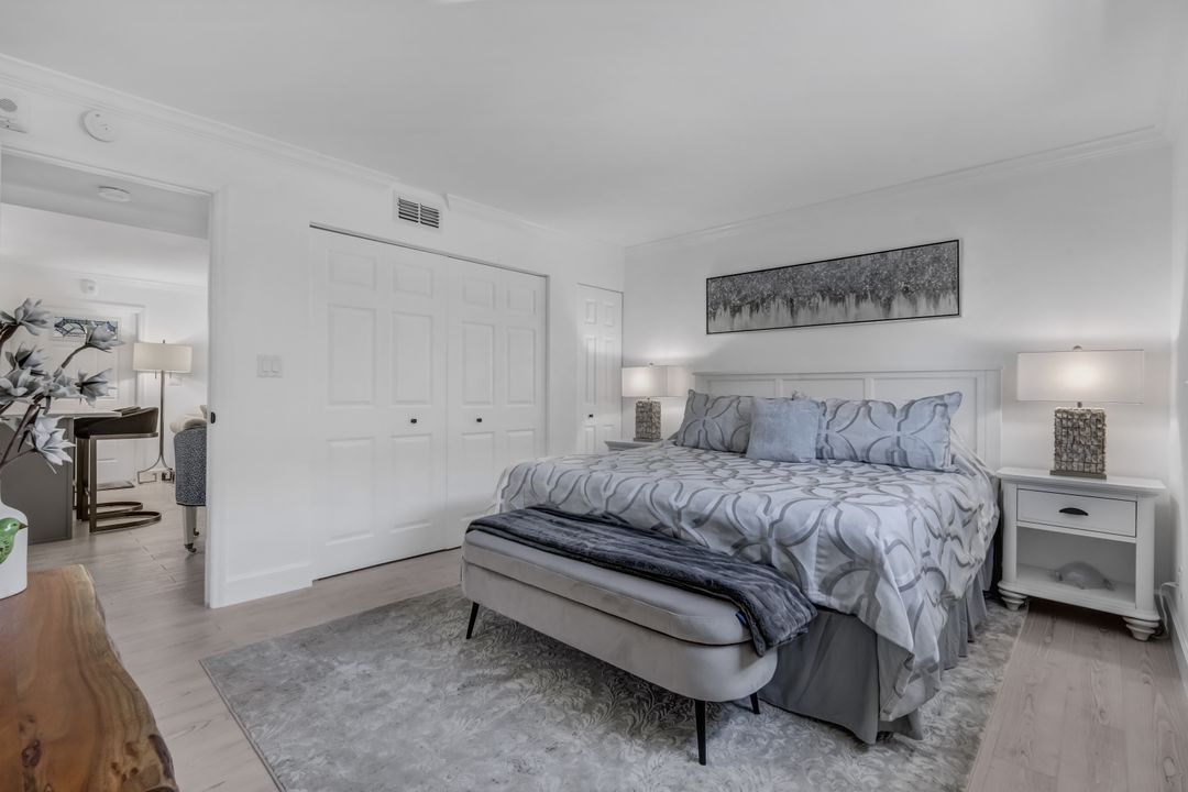 960 7th St S #105, Naples, FL 34102