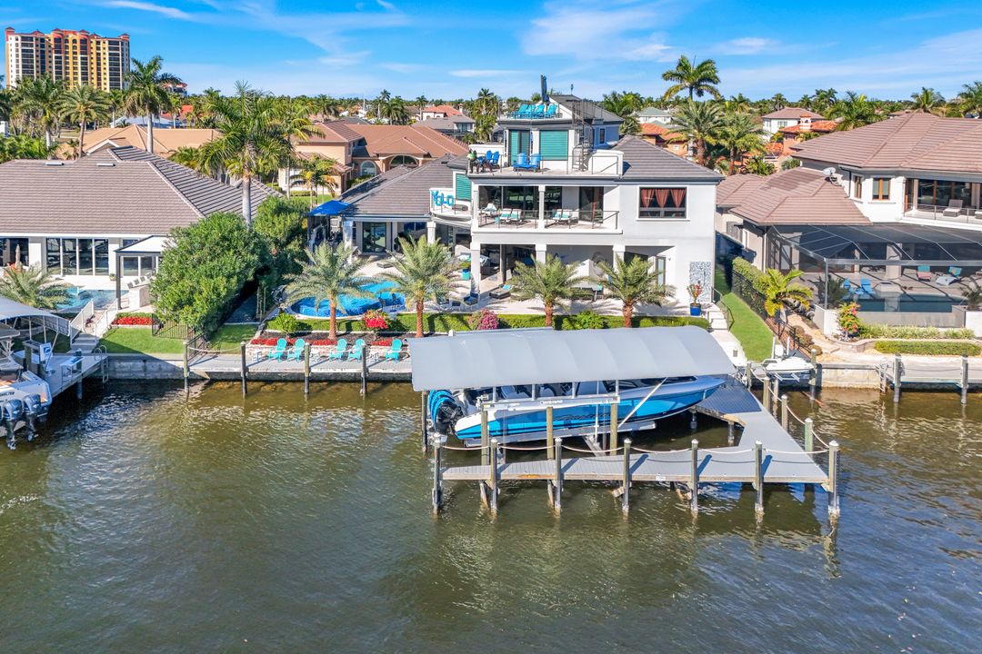 1518 Hermitage Ln, Cape Coral, FL 33914