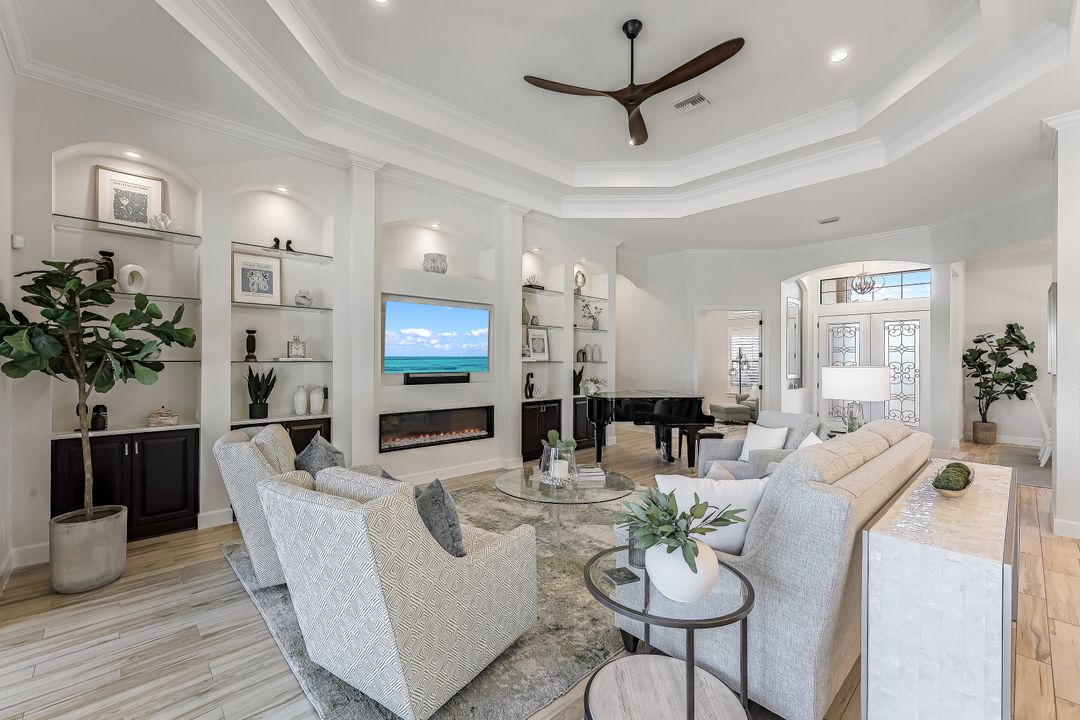 9071 Sorreno Ct, Naples, FL 34119