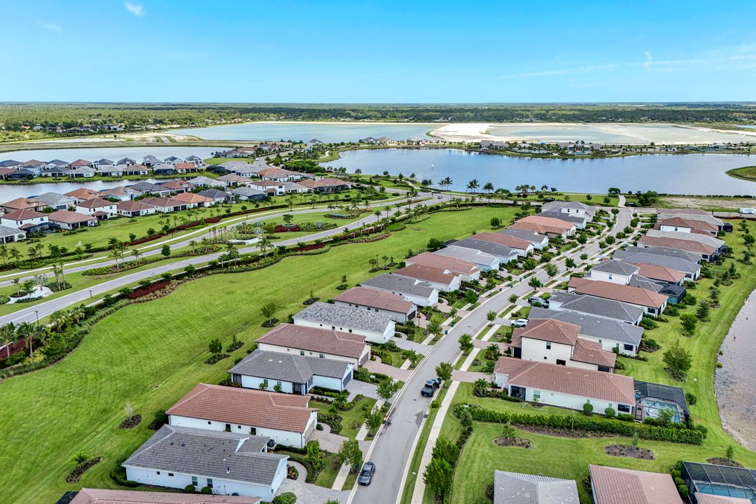 4621 Centaurus Cir, Naples, FL 34120