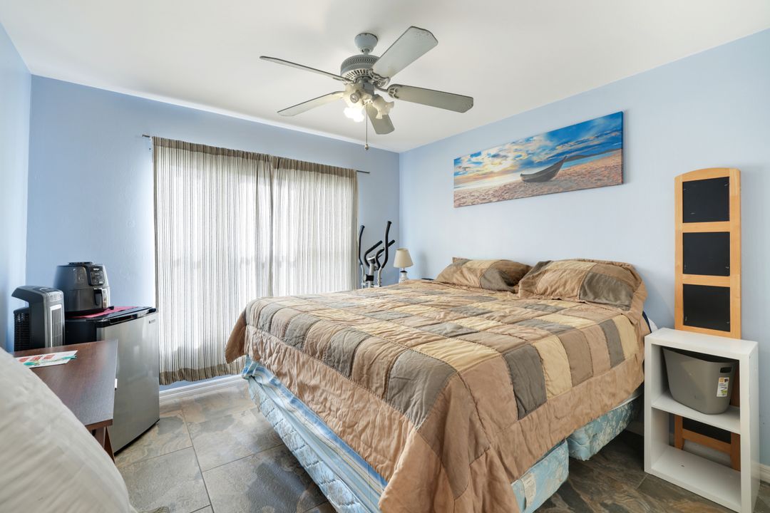 1920 Piccadilly Circus, Naples, FL 34112