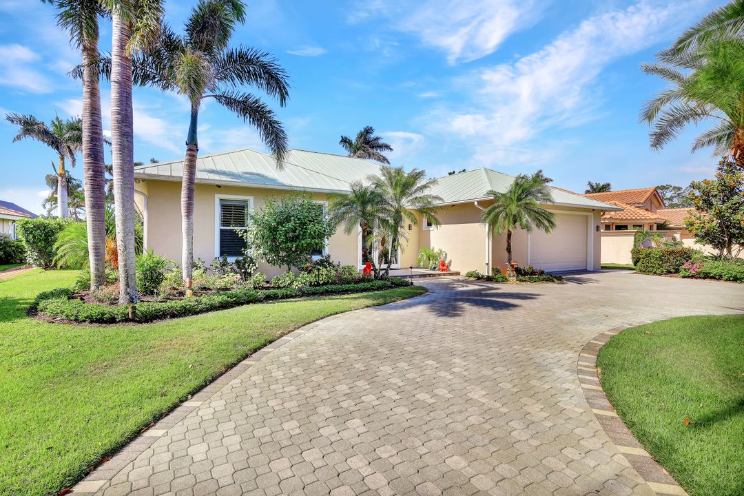 540 Harbour Dr, Naples, FL 34103