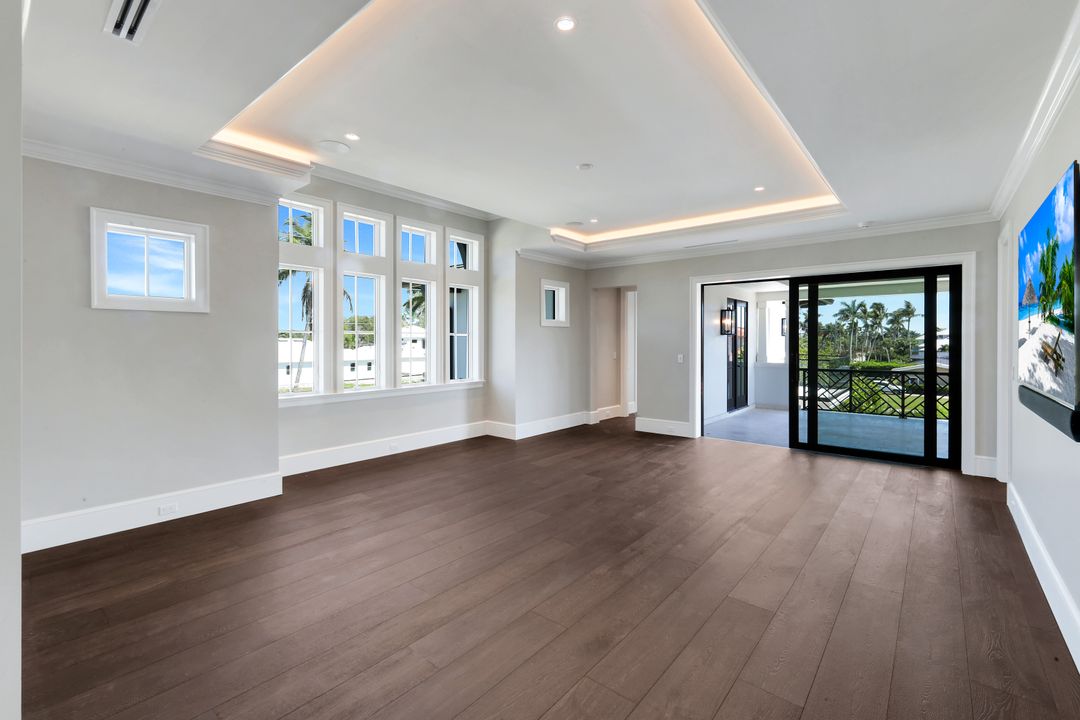 1690 Chesapeake Ave, Naples, FL 34102