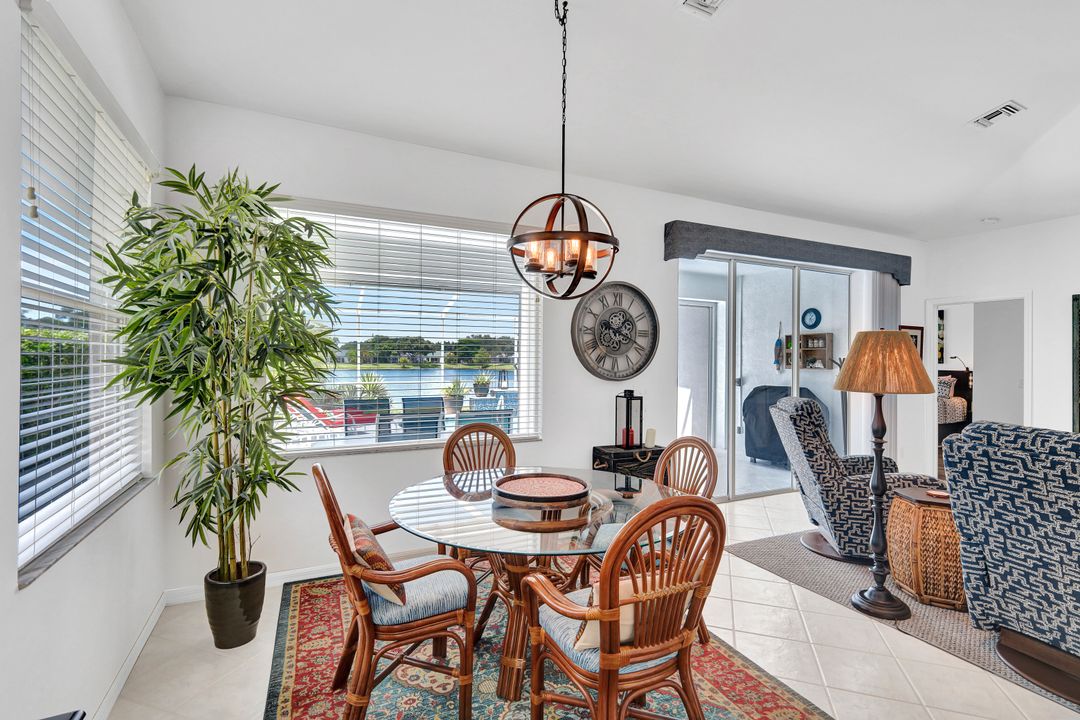 484 Crossfield Cir, Naples, FL 34104