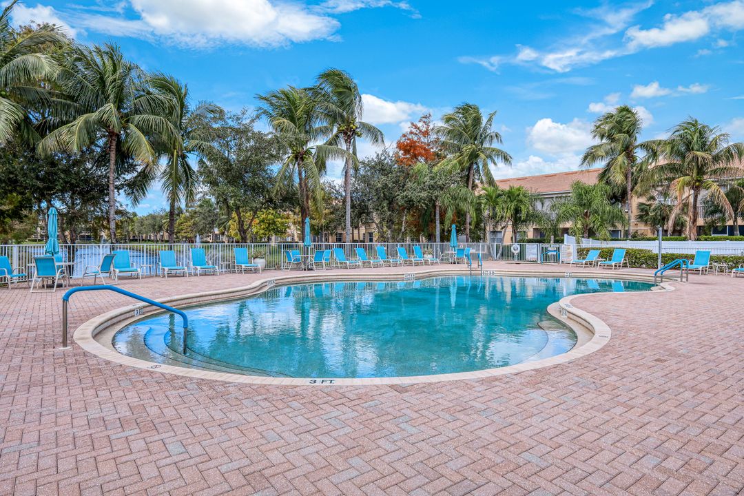 6100 Jonathans Bay Cir #302, Fort Myers, FL 33908