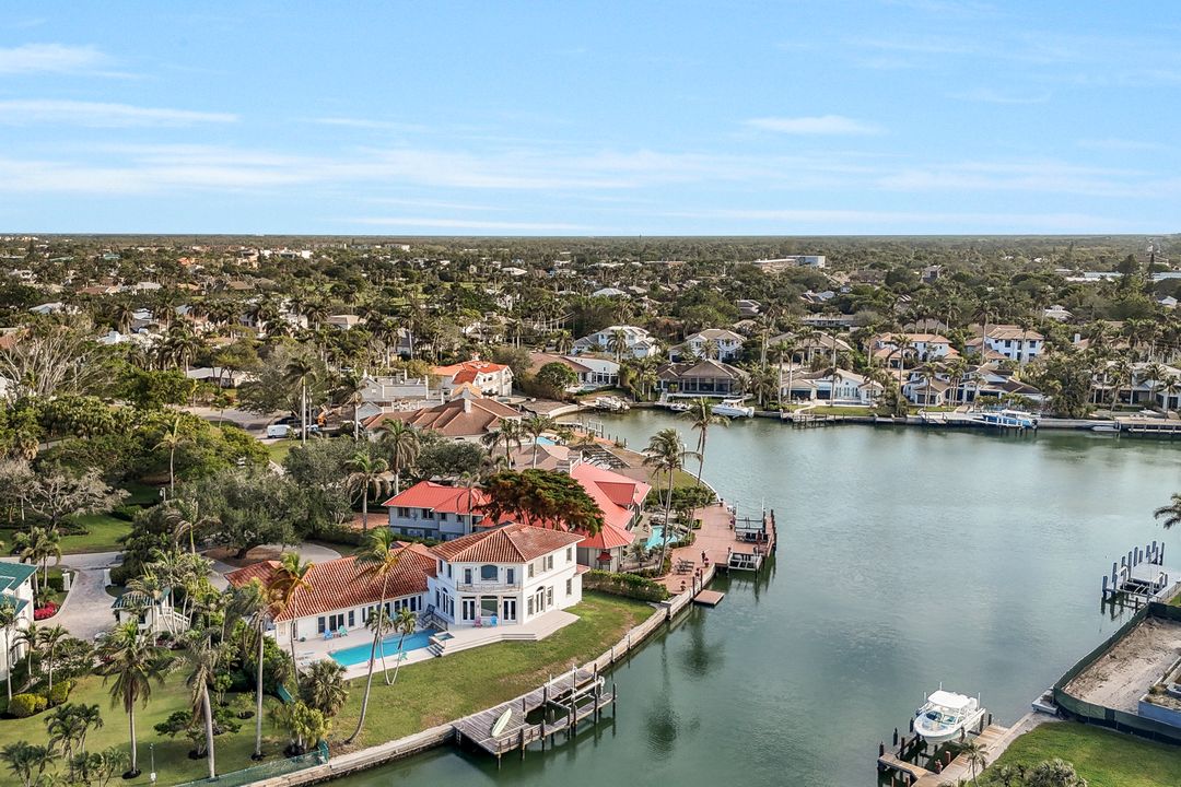 350 Bowline Bend, Naples, FL 34103
