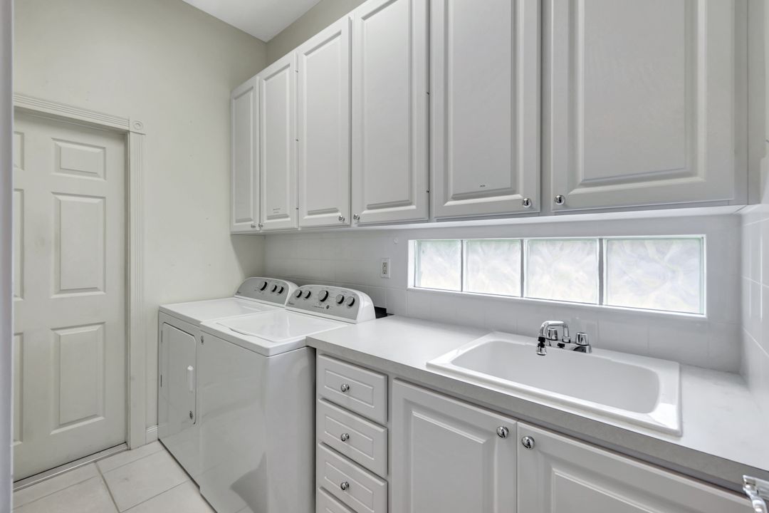 3008 Ellice Way, Naples, FL 34119