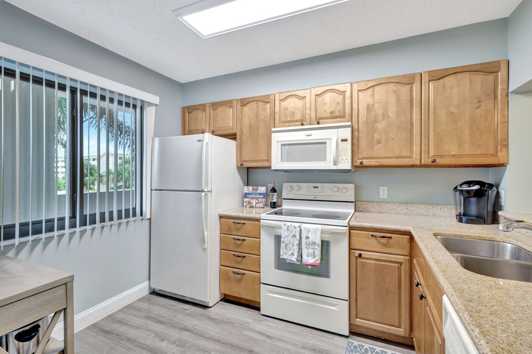 7406 Lake Breeze Dr #314, Fort Myers, FL 33907