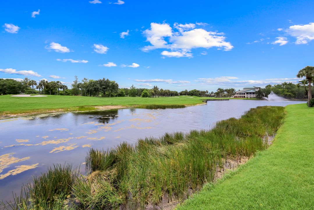 1895 Les Chateaux Blvd #302, Naples, FL 34109