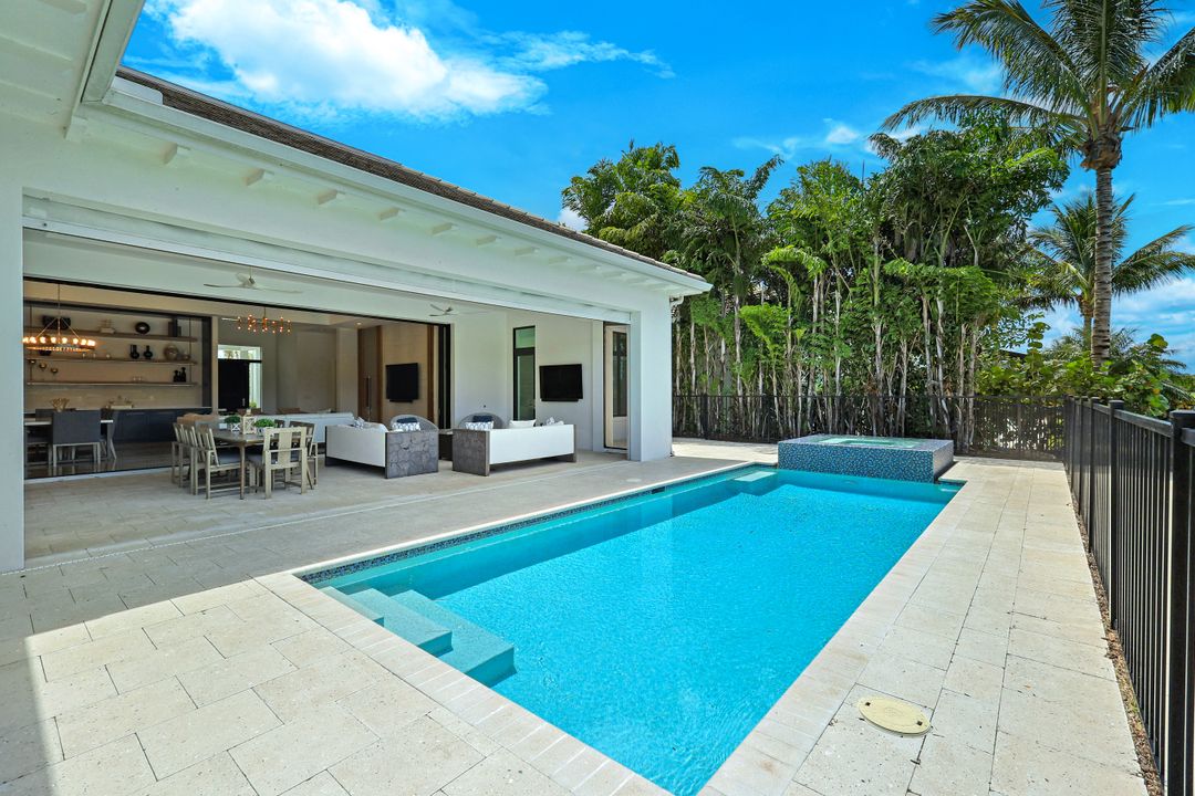 9937 Montiano Dr, Naples, FL 34113