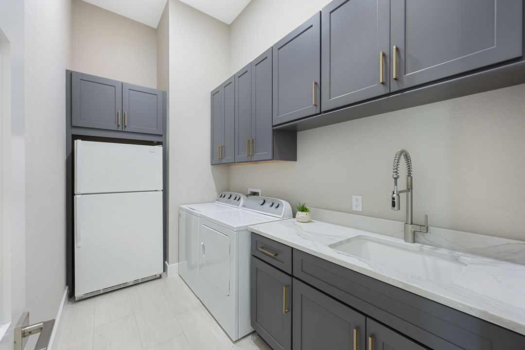 575 93rd Ave N, Naples, FL 34108