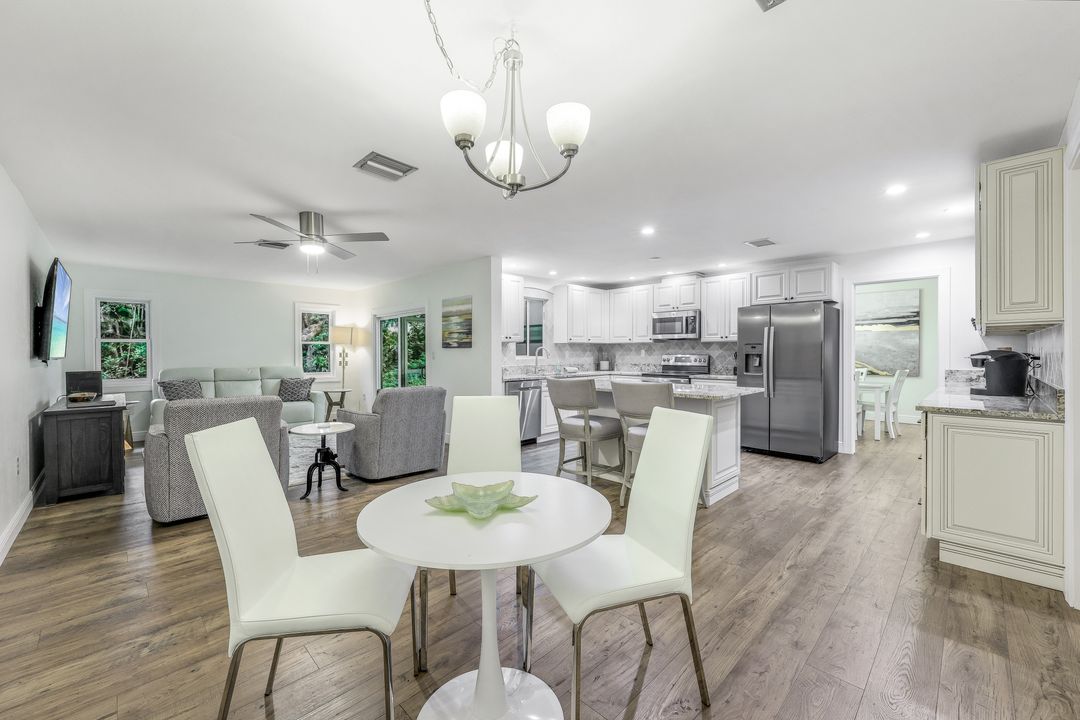 6890 Hendry Creek Dr, Fort Myers, FL 33908
