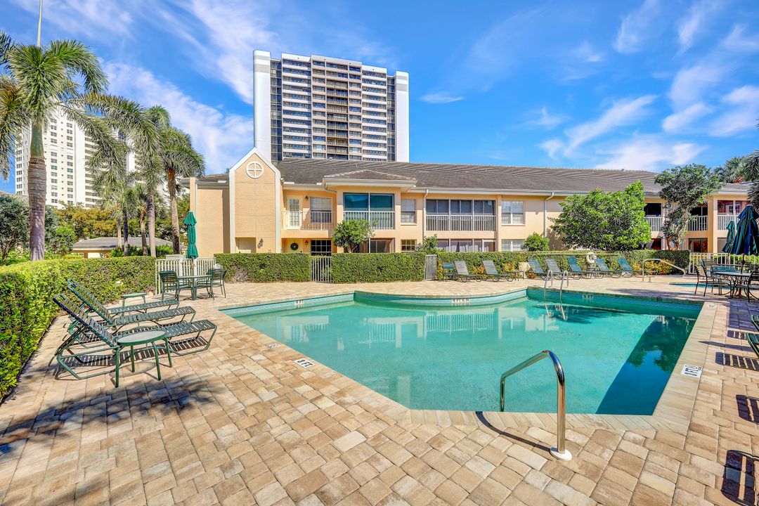 5637 Turtle Bay Dr #17, Naples, FL 34108