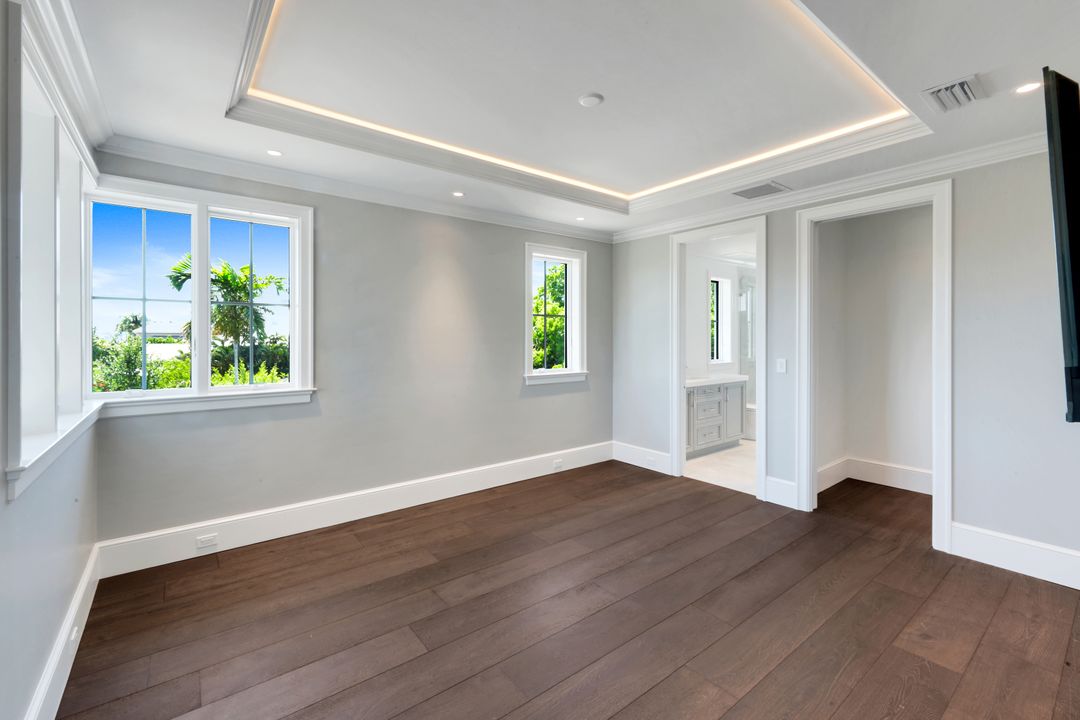1690 Chesapeake Ave, Naples, FL 34102