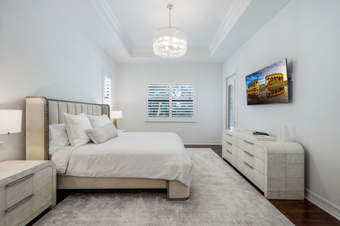 7319 Lantana Cir, Naples, FL 34119