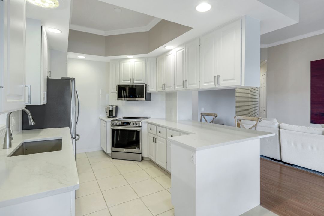4772 Martinique Wy, Naples, FL 34119