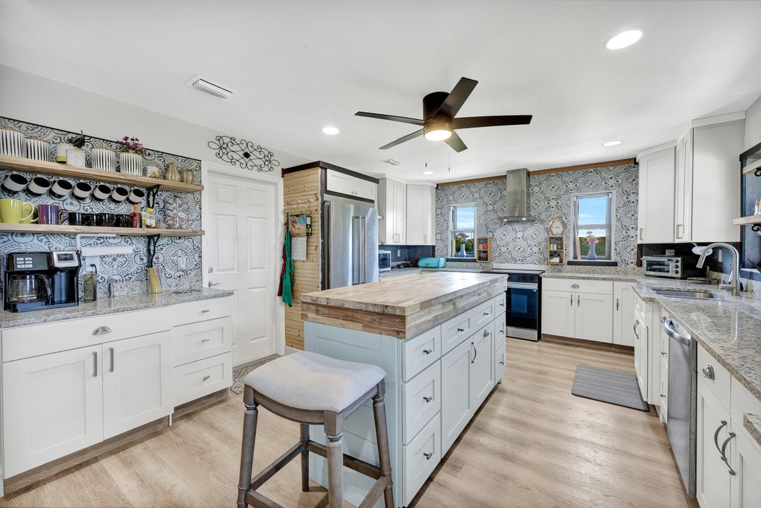 2906 NE 6th Ave, Cape Coral, FL 33909