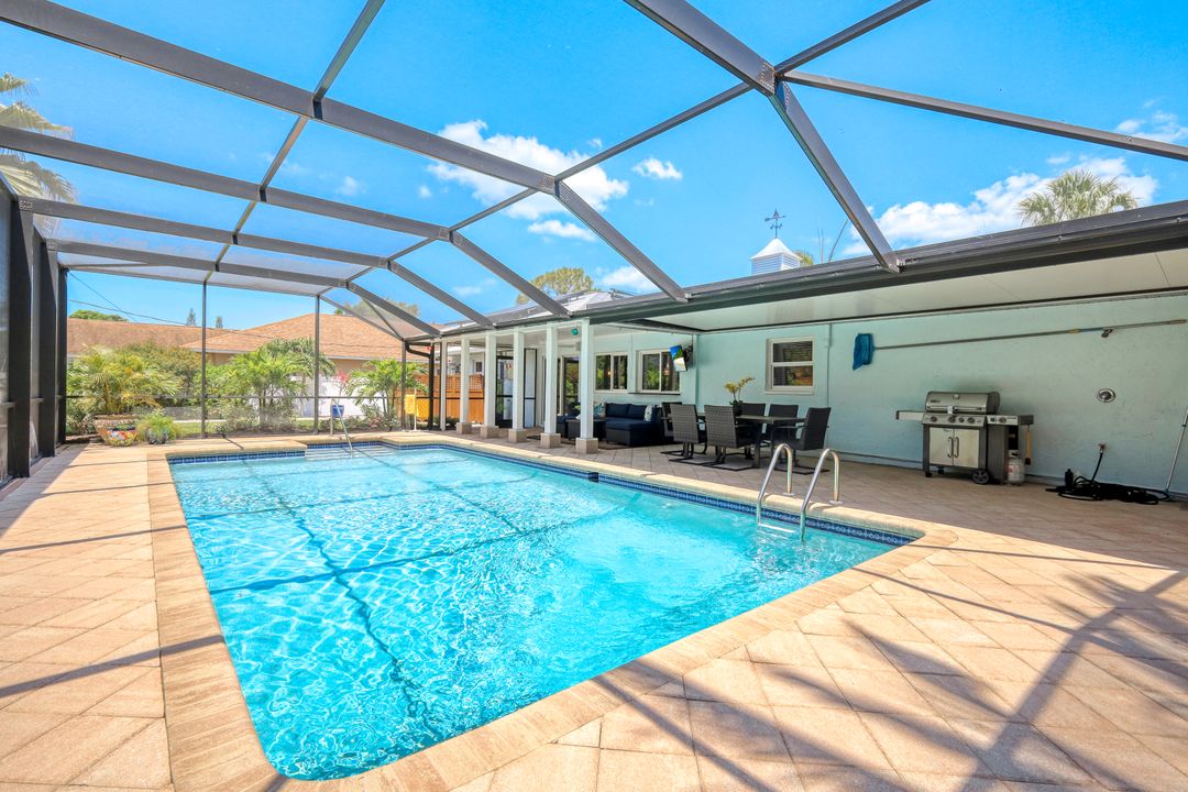 832 97th Ave N, Naples, FL 34108