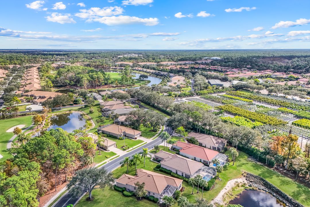 462 Preswick Ln, Naples, FL 34120