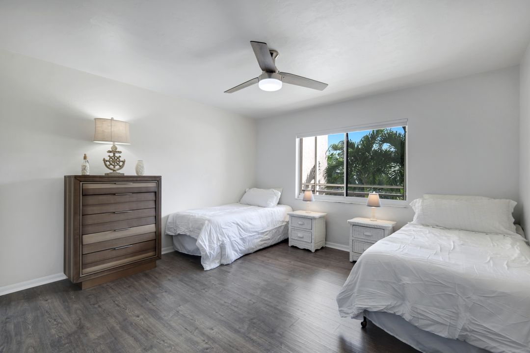 15161 Cedarwood Ln, Naples, FL 34110