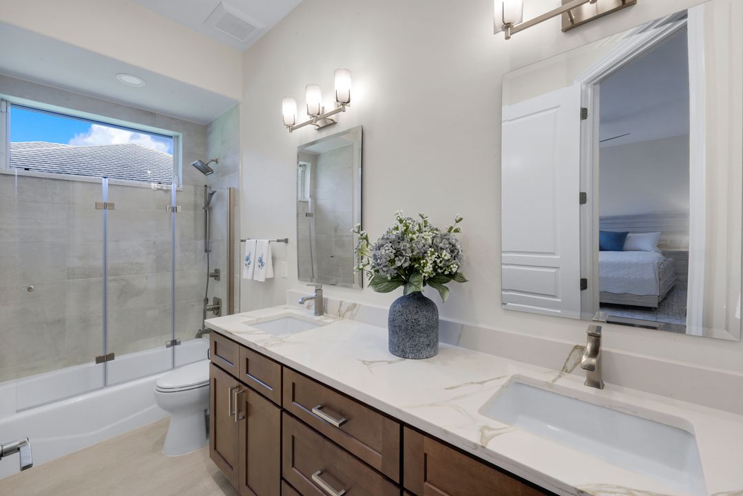 260 Cheshire Way, Naples, FL 34110