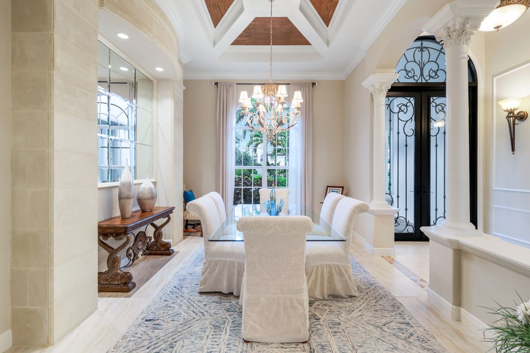 7511 Hogan Ct, Naples, FL 34113
