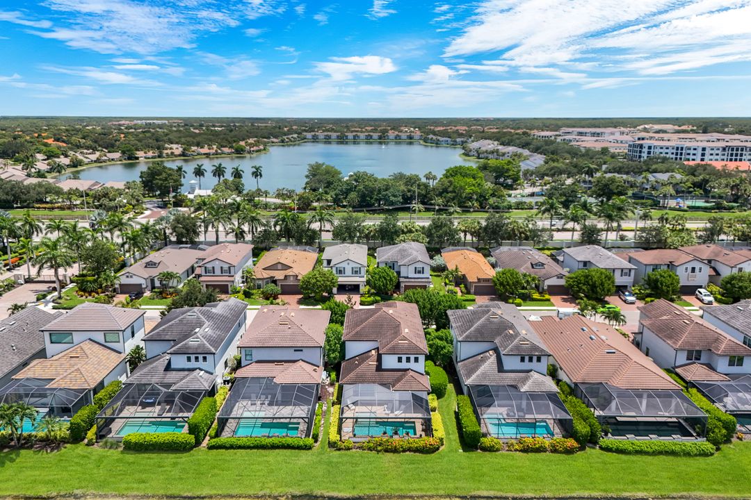 7209 Wilton Dr N, Naples, FL 34109