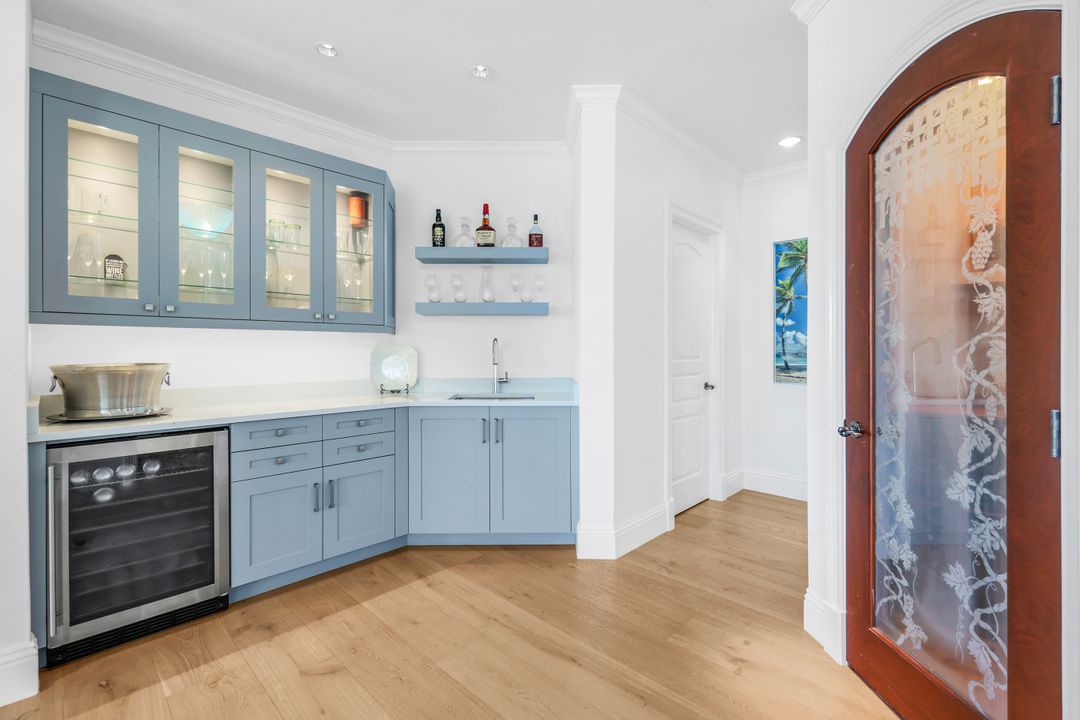 400 Springline Dr, Naples, FL 34102