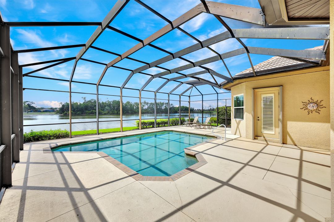6172 Dogleg Dr, Naples, FL 34113