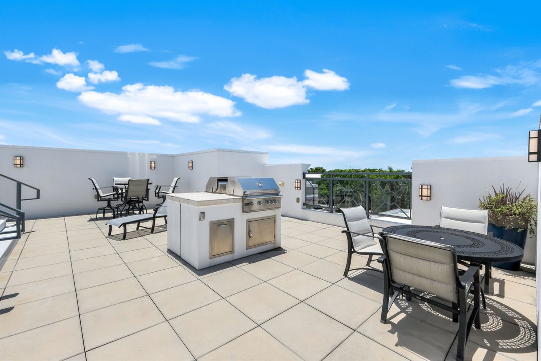 875 6th Ave S #303, Naples, FL 34102