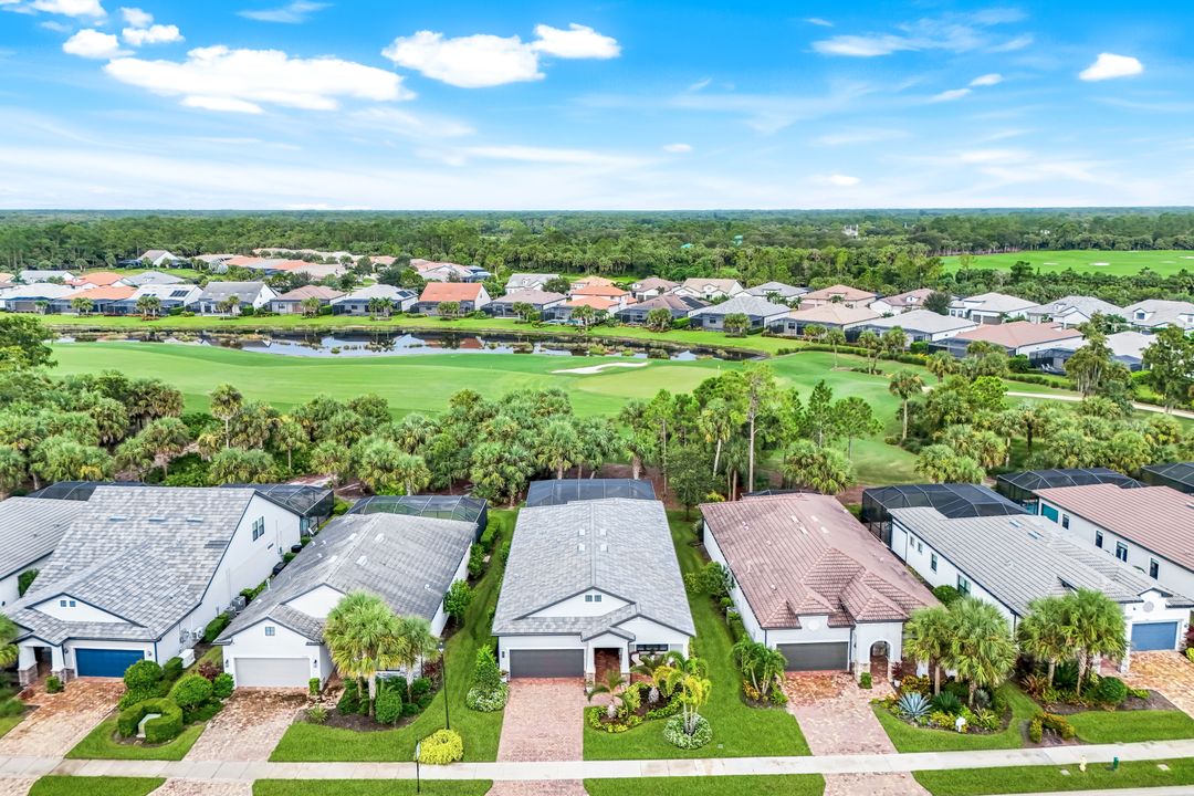 9354 Greyhawk Trl, Naples, FL 34120