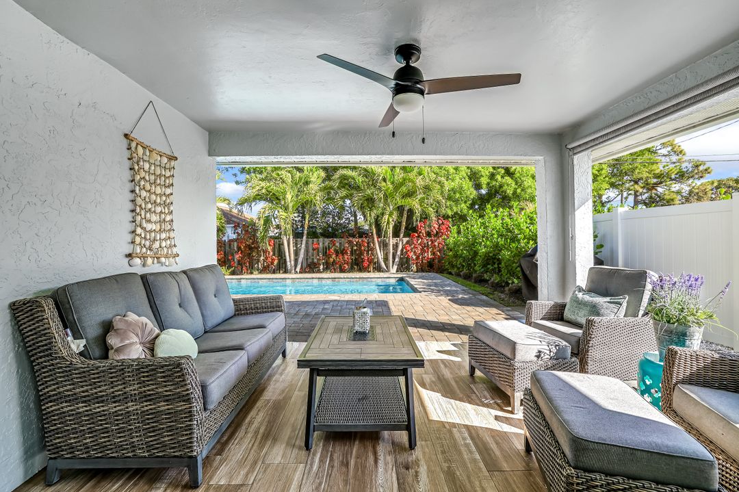 737 91st Ave N, Naples, FL 34108